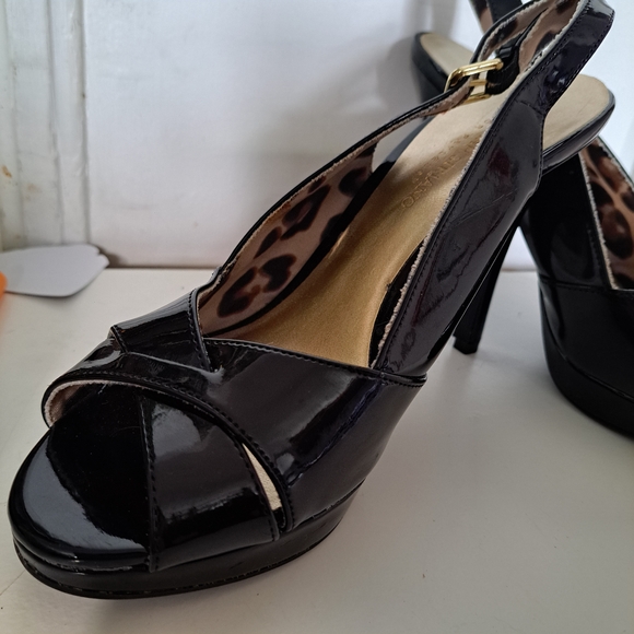 Christian Siriano Black Patent Peep-Toe Heels | Leopard Print Interior | Size 8. - Picture 5 of 12
